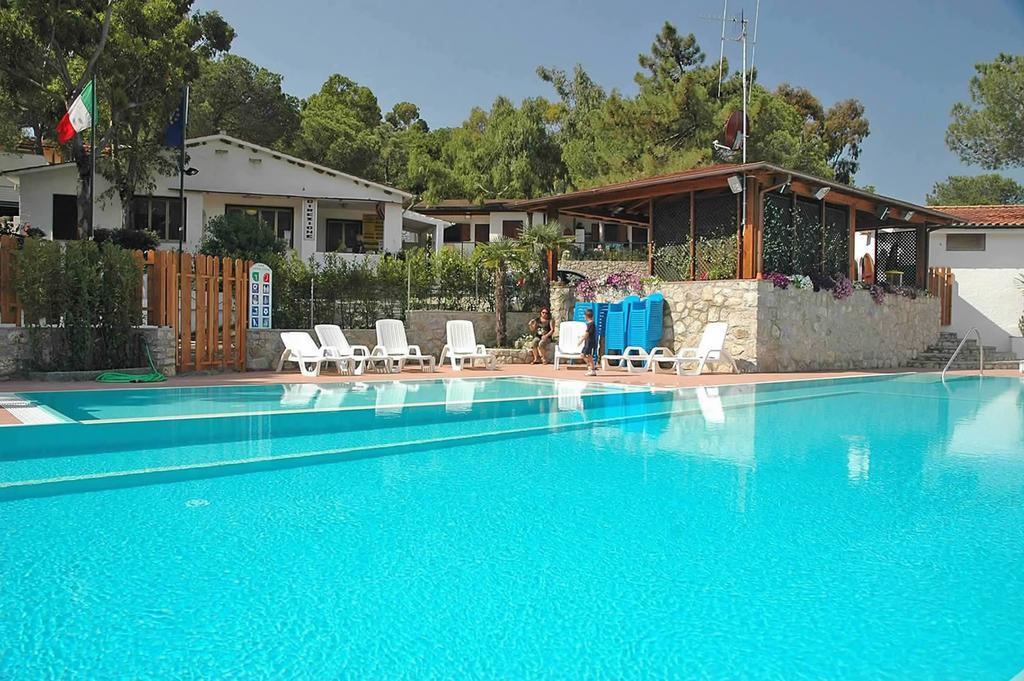 Готель Camping Europa 2 Каполівері Екстер'єр фото